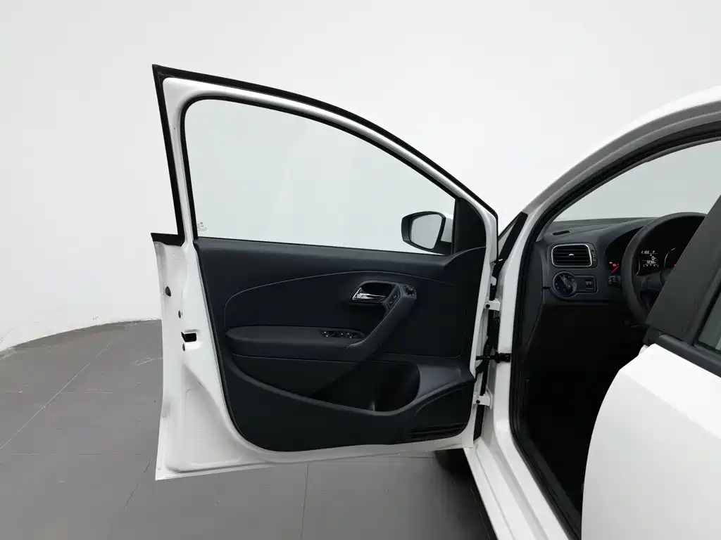 Volkswagen Polo — миниатюра 8