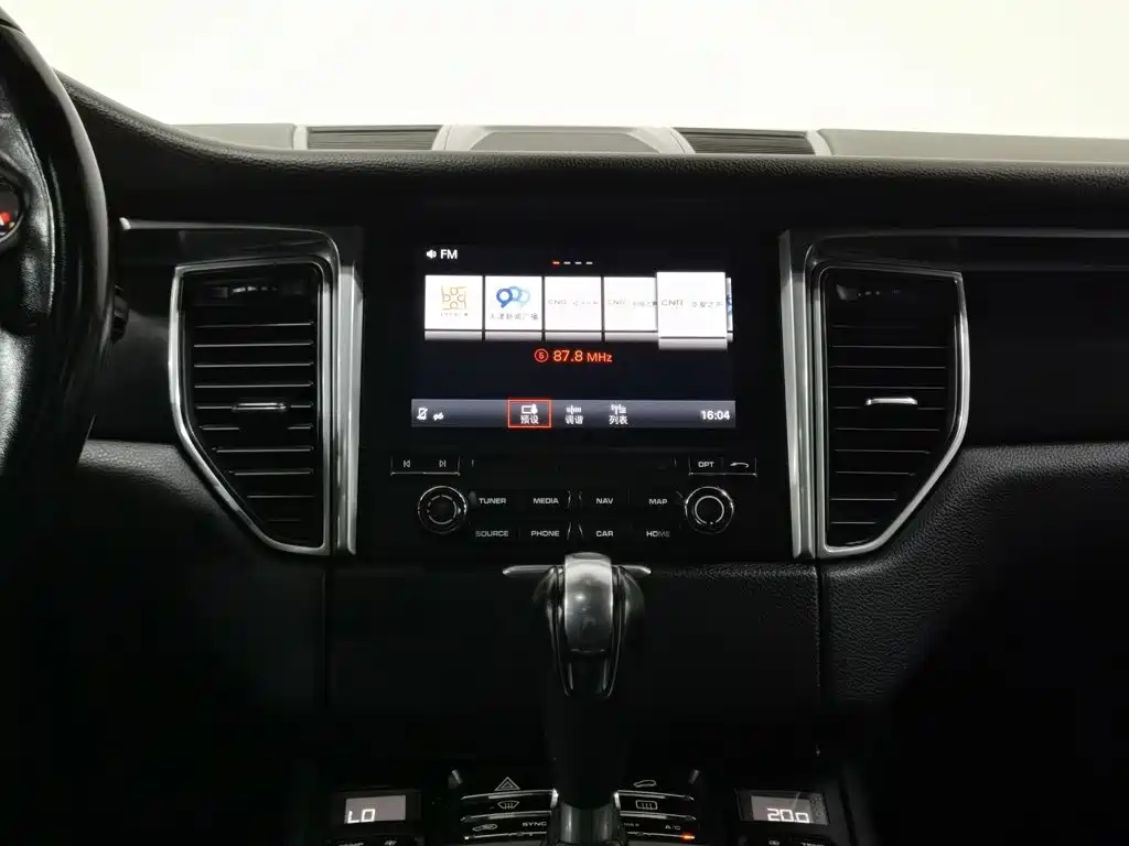 Porsche Macan — миниатюра 12