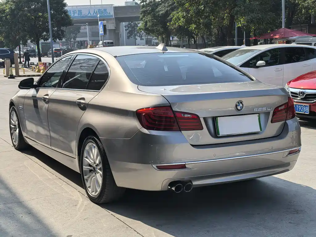 BMW 5 SERIES