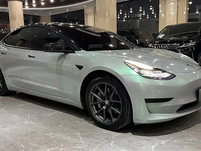 Tesla Model 3 — миниатюра 3