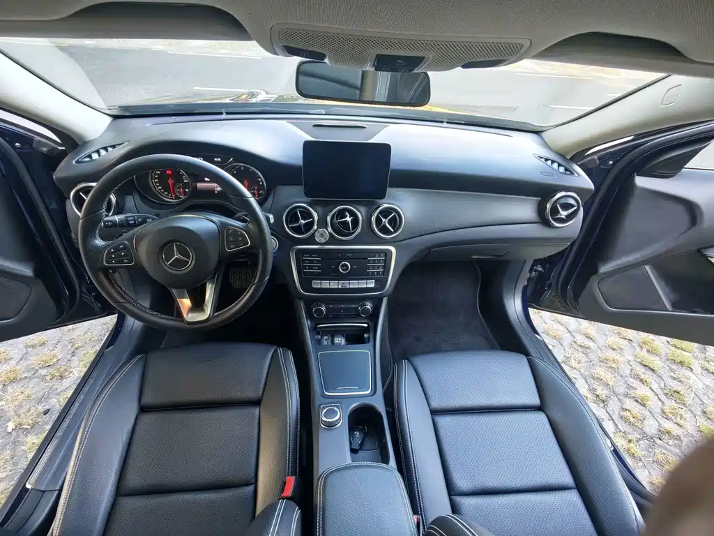 Mercedes-Benz GLA — миниатюра 7