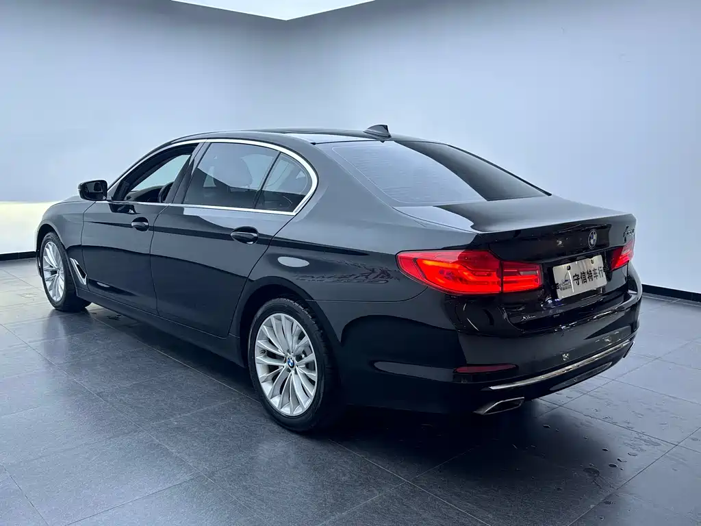 BMW 5 Series — миниатюра 13