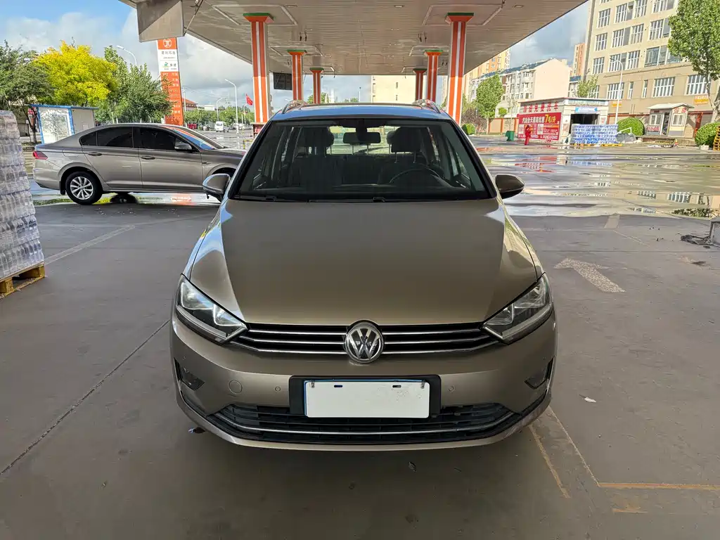 Volkswagen Golf · 2016 230TSI AT