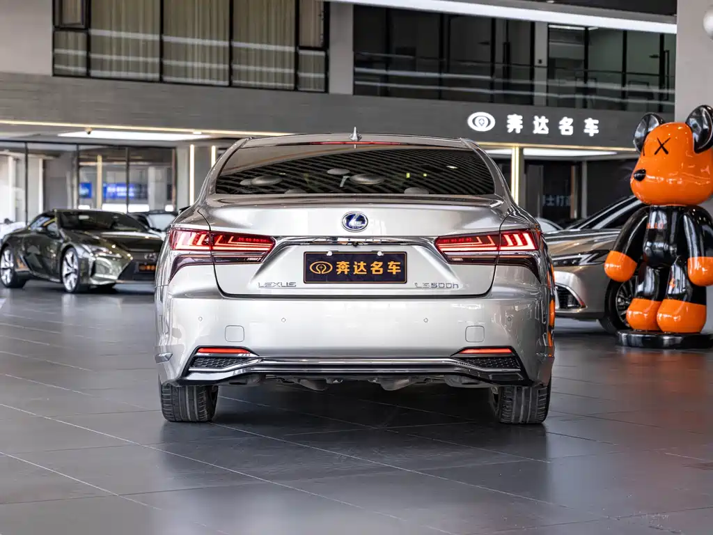 Lexus LS — миниатюра 5