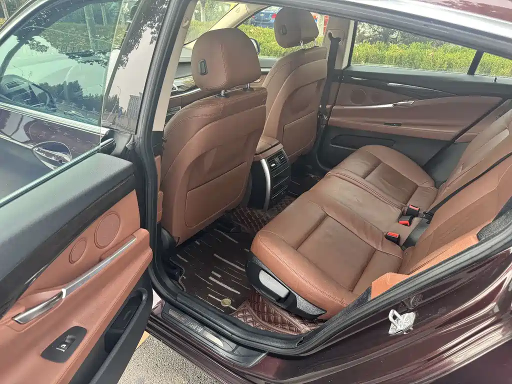 BMW 5 Series GT — миниатюра 10