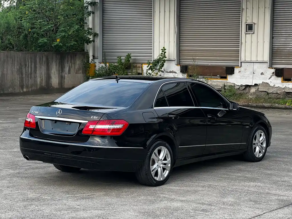 Mercedes-Benz E-Class (Import) — миниатюра 26