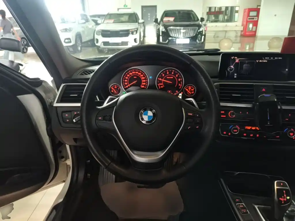 BMW 3 Series — миниатюра 11