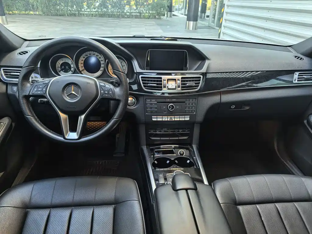 Mercedes-Benz E-Class — миниатюра 8