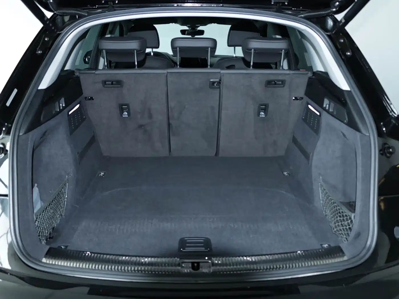 Audi Q5L 2026 Черный из Китая