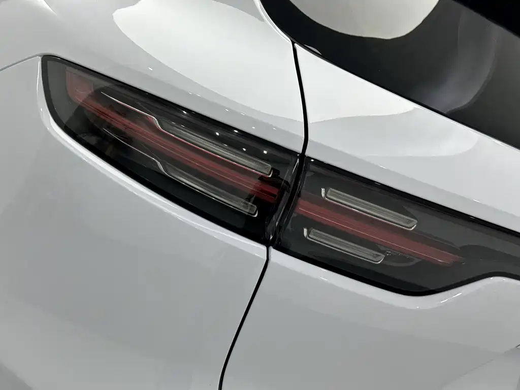 Porsche Cayenne — миниатюра 18