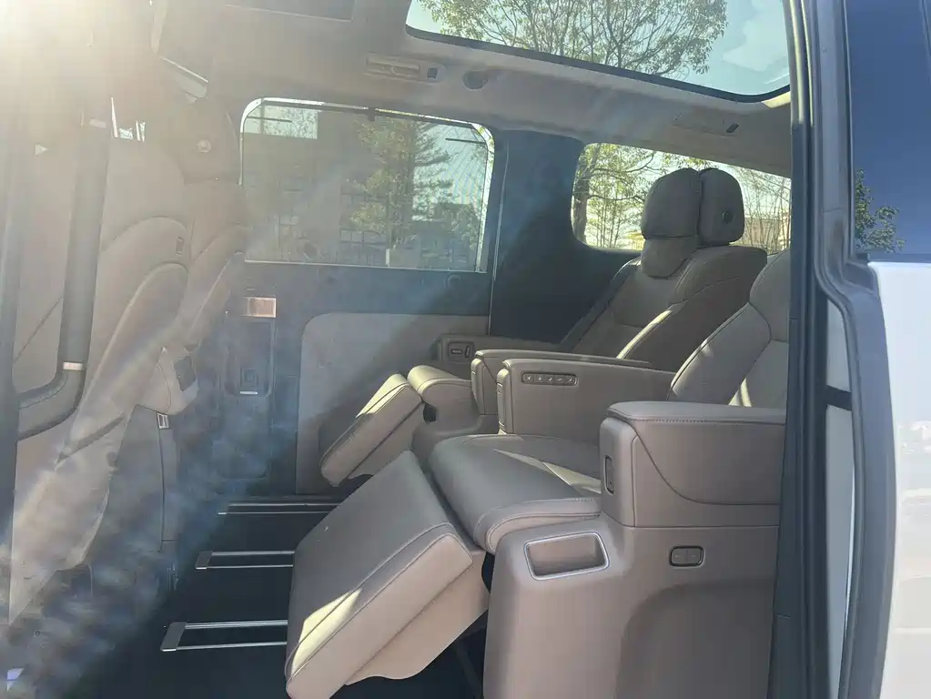 Li Auto Li MEGA — миниатюра 4