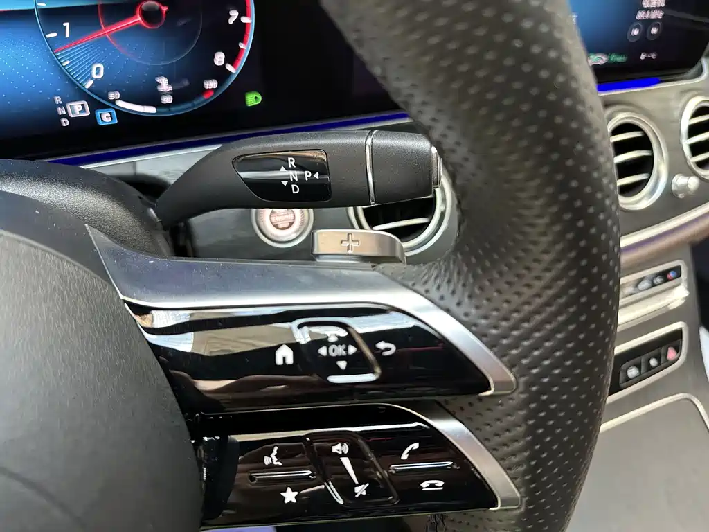 Mercedes-Benz E-Class — миниатюра 12