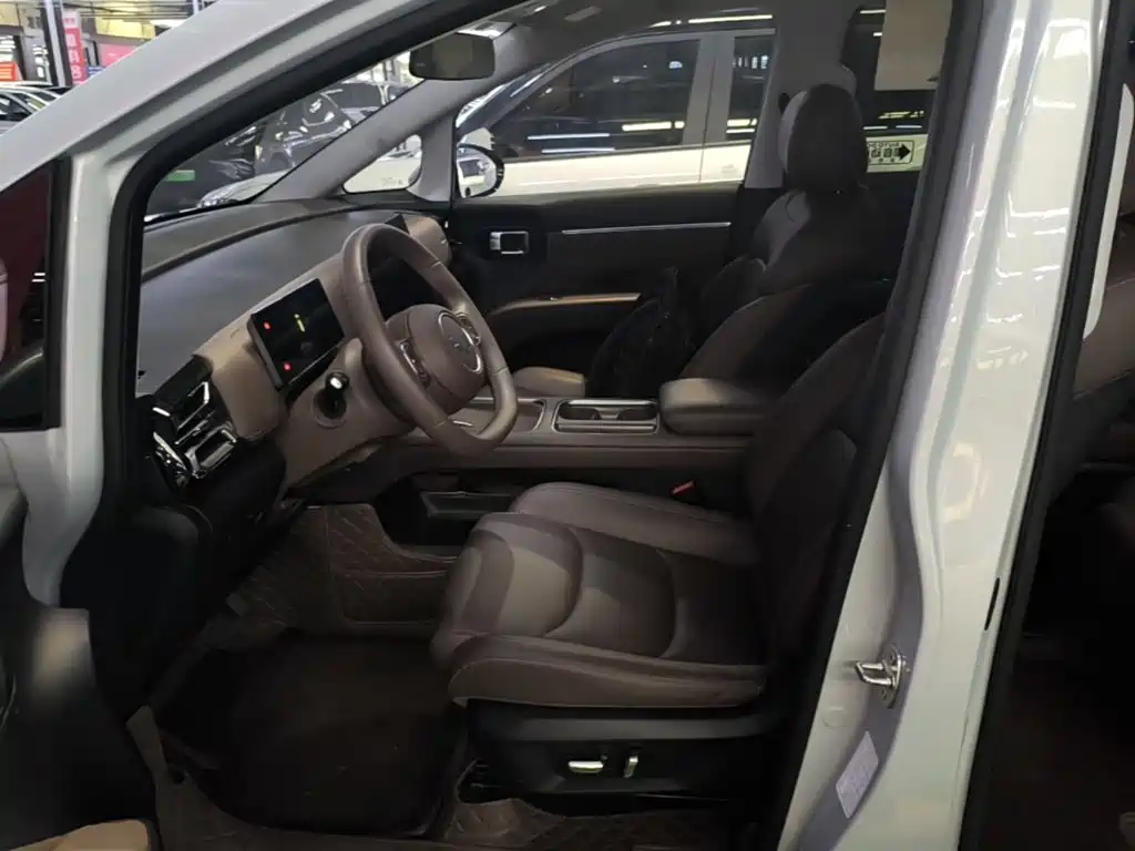 Wuling Xingguang 730 New Energy — миниатюра 15