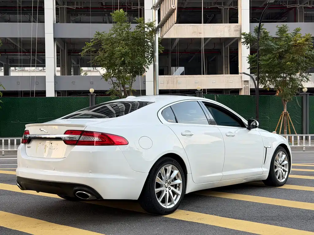 Jaguar XF — миниатюра 7
