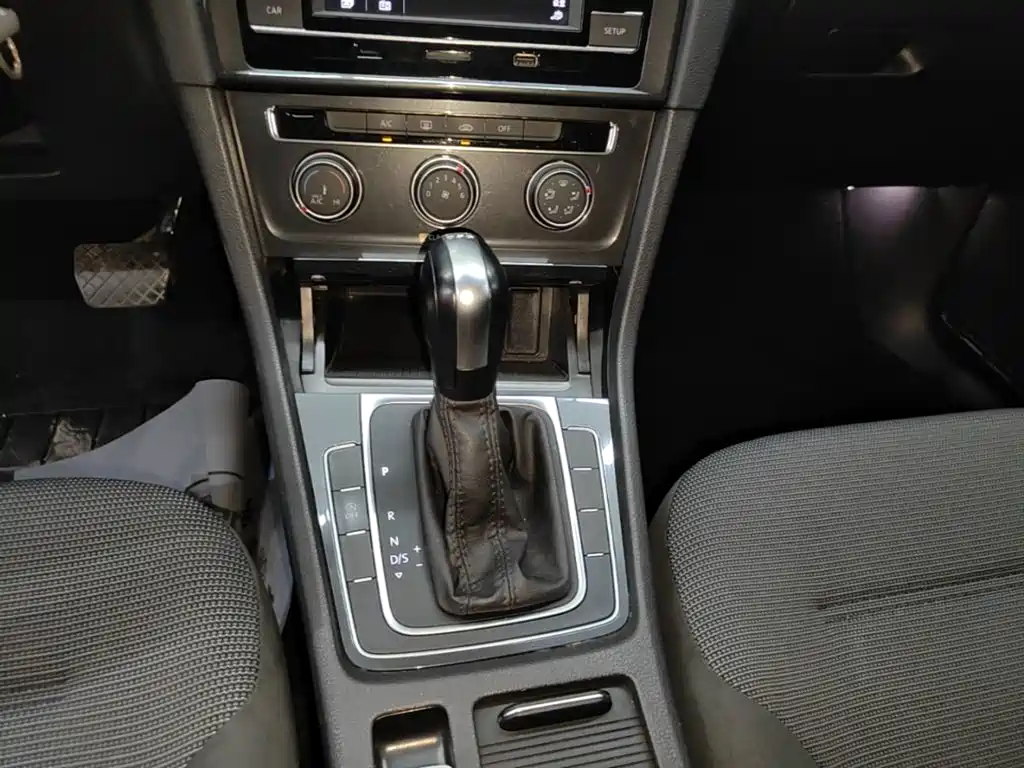 Volkswagen Golf — миниатюра 14