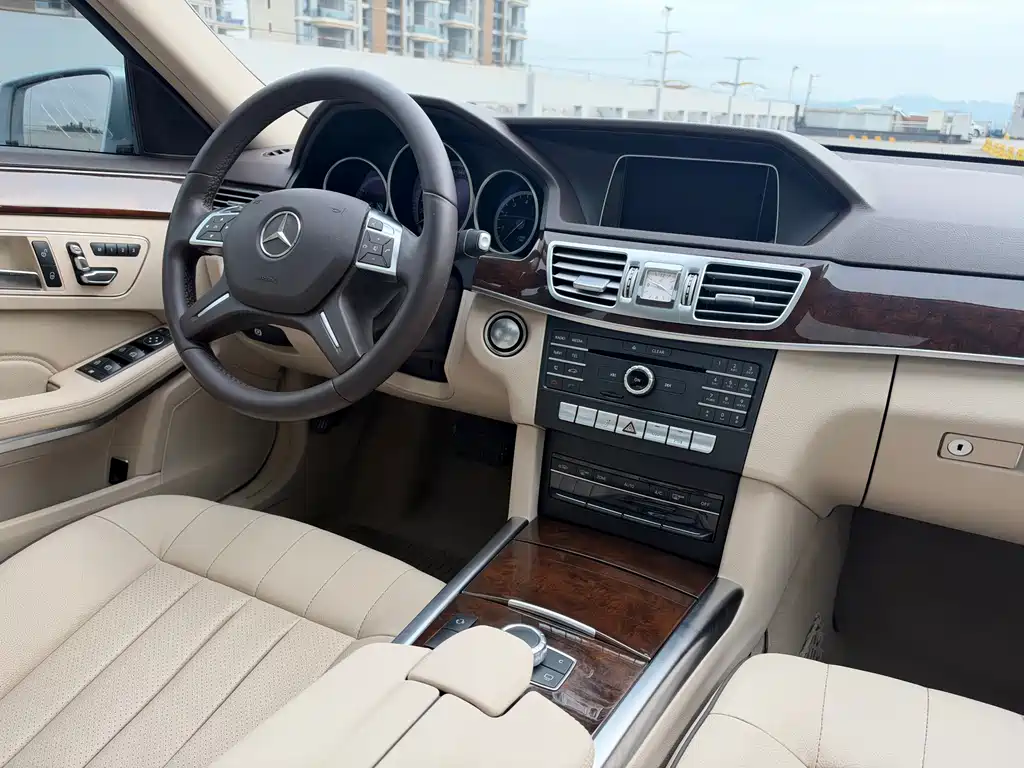 Mercedes-Benz E-Class — миниатюра 11