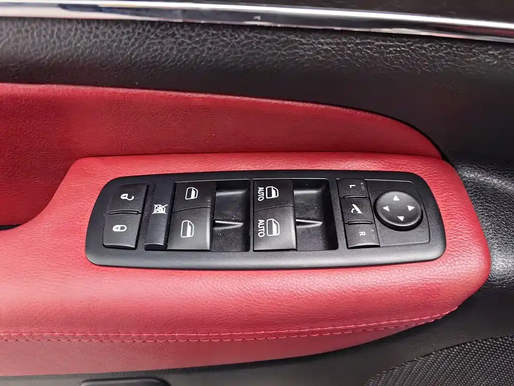 Jeep Grand Cherokee (Import) — миниатюра 9