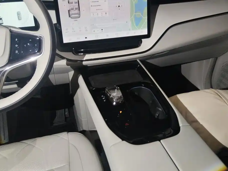 Volvo EM90 — миниатюра 15