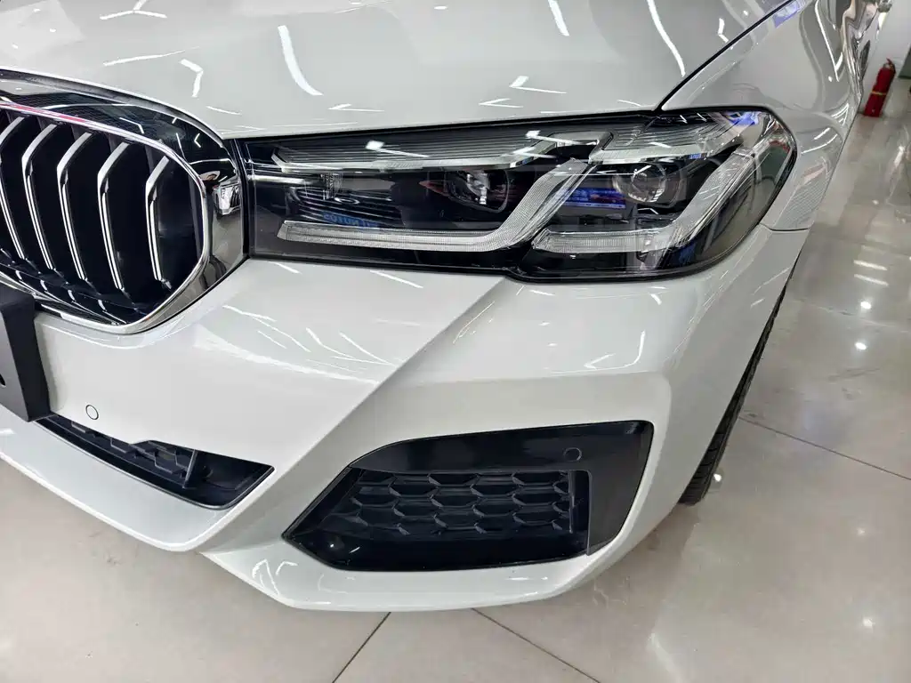 BMW 5 Series New Energy — миниатюра 16