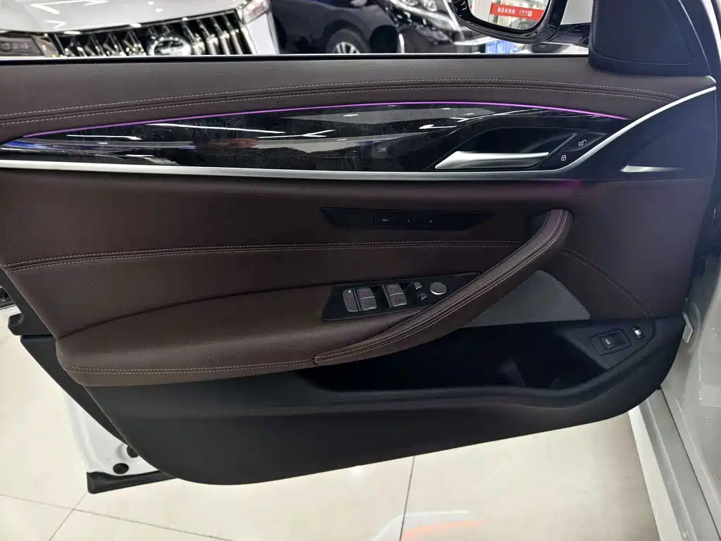 BMW 5 Series New Energy — миниатюра 14