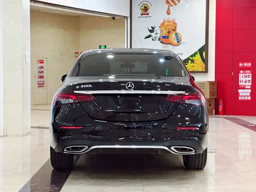Mercedes-Benz E-Class — миниатюра 7