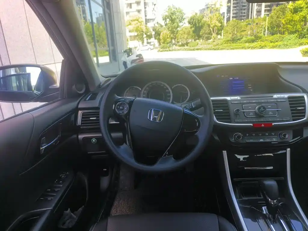 Honda Accord — миниатюра 6