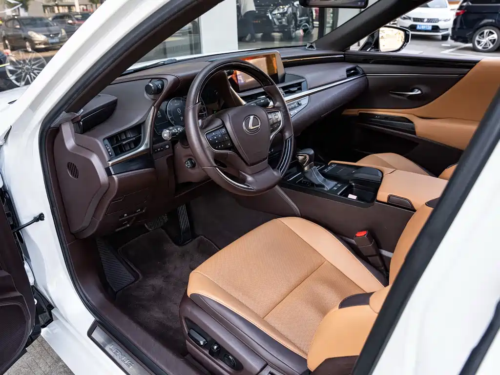 Lexus ES — миниатюра 9