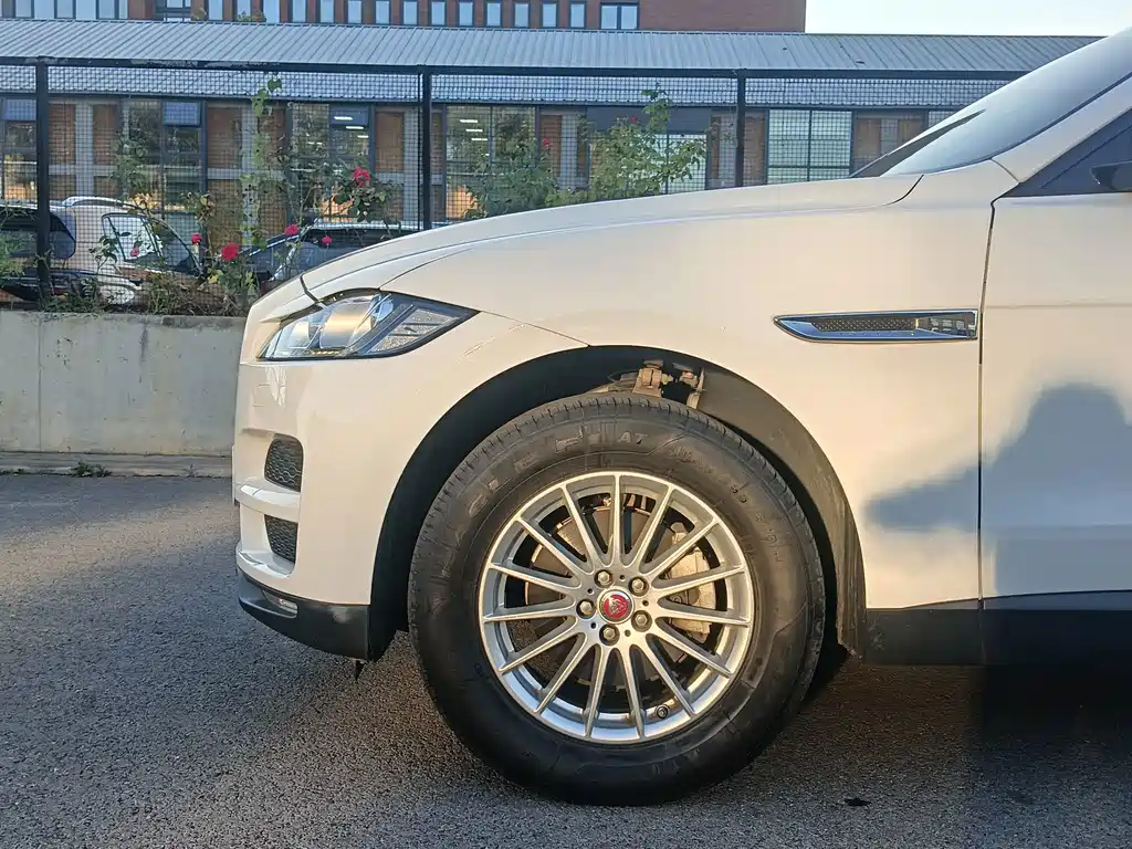 Jaguar F-PACE — миниатюра 5