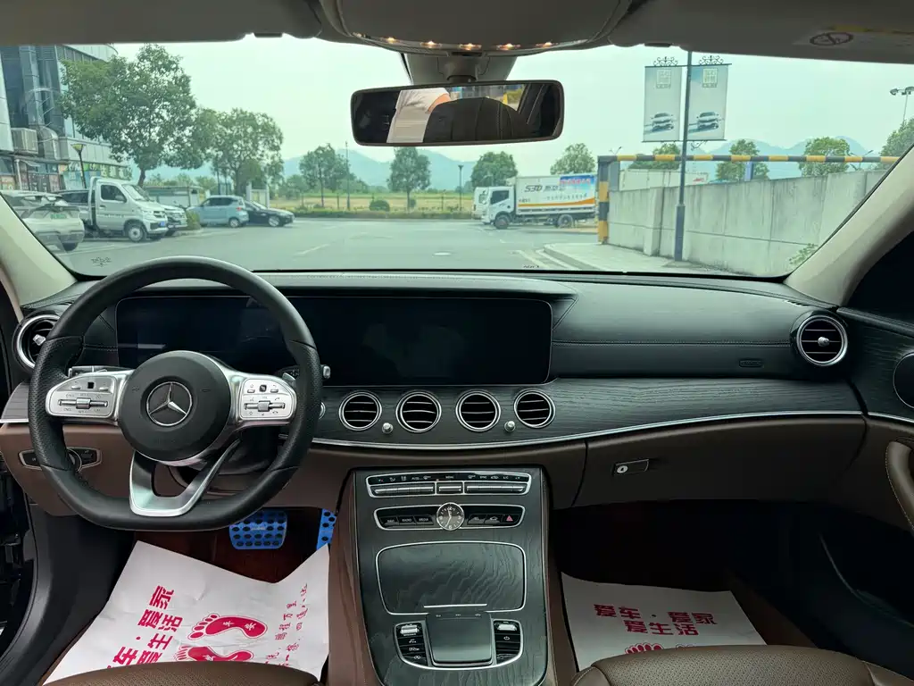 Mercedes-Benz E-Class — миниатюра 7