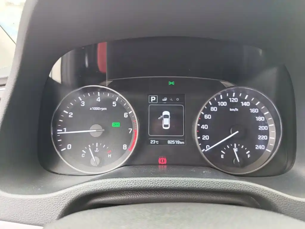 Hyundai Elantra — миниатюра 12