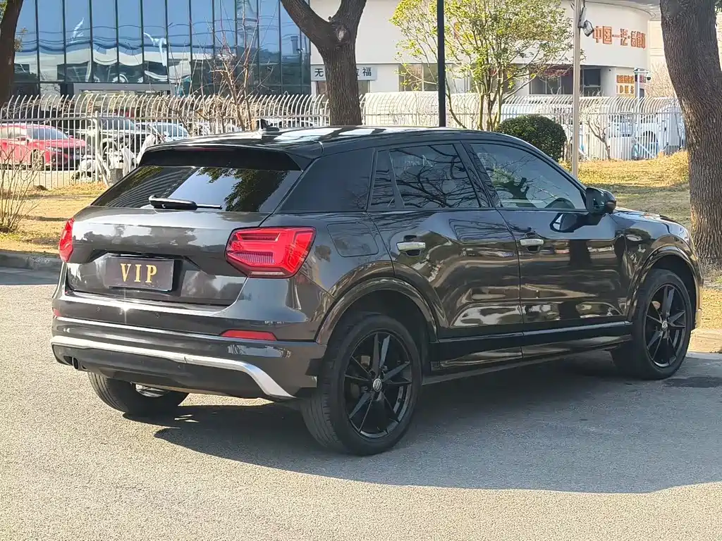 AUDI Q2L