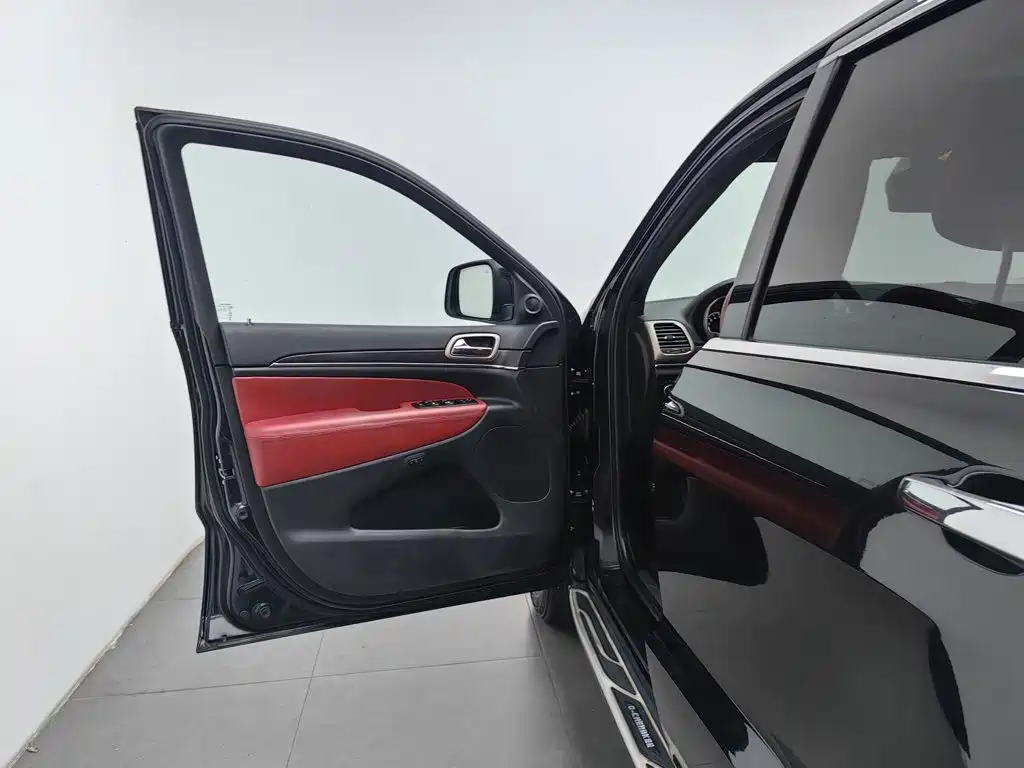 Jeep Grand Cherokee (Import) — миниатюра 8