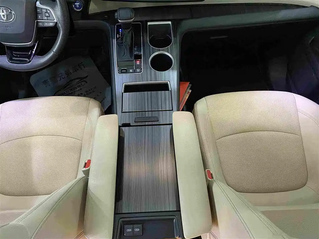 Toyota Granvia — миниатюра 9
