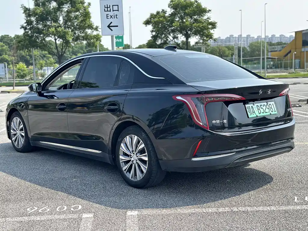 Hongqi E-QM5 2023 620km PLUS