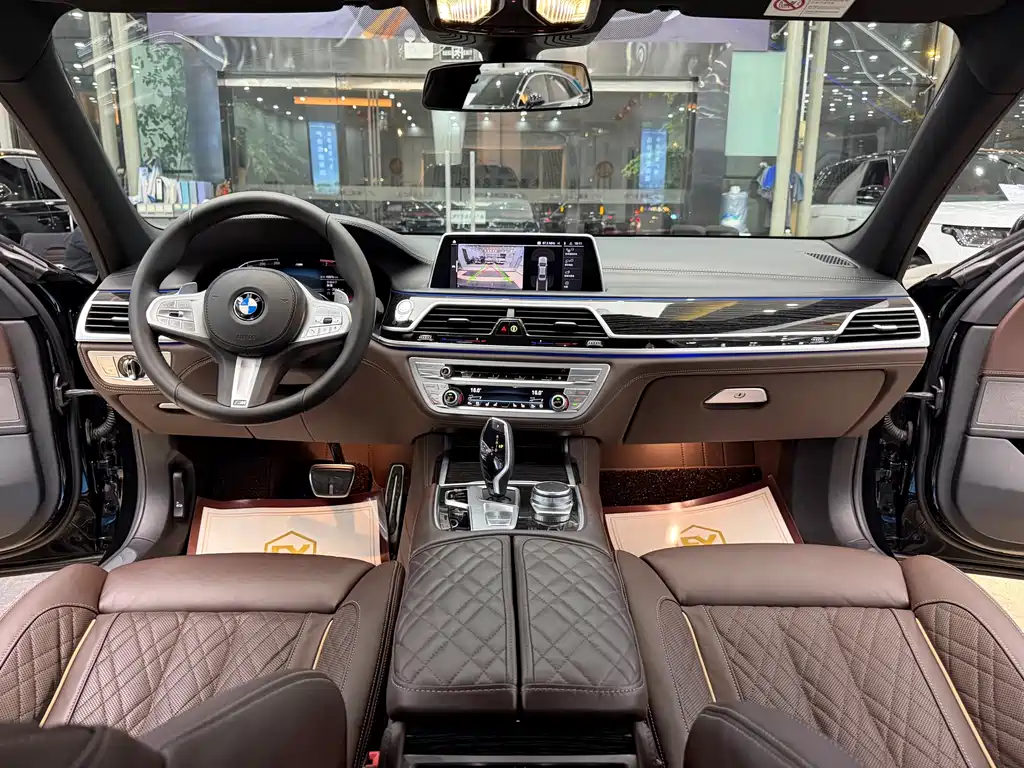 BMW 7 Series — миниатюра 13