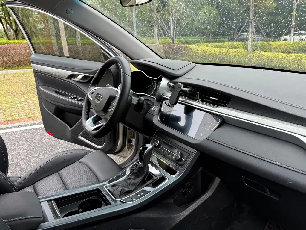 Geely Emgrand — миниатюра 10
