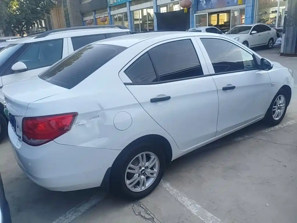 Chevrolet Sail — миниатюра 7