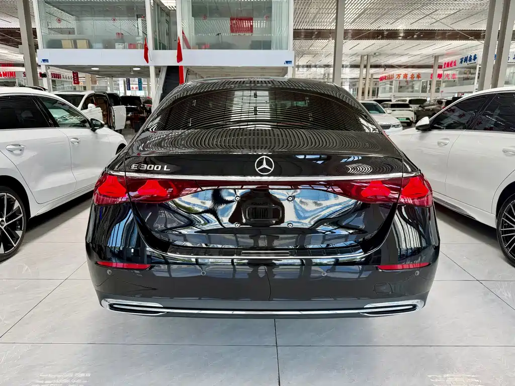 Mercedes-Benz E-Class — миниатюра 3