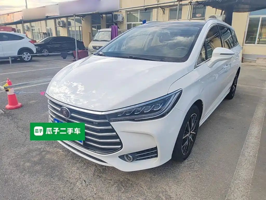 BYD MAX
