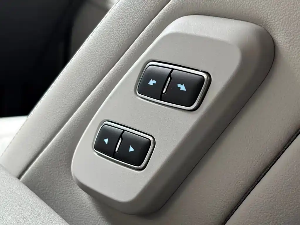 Ford Edge — миниатюра 10