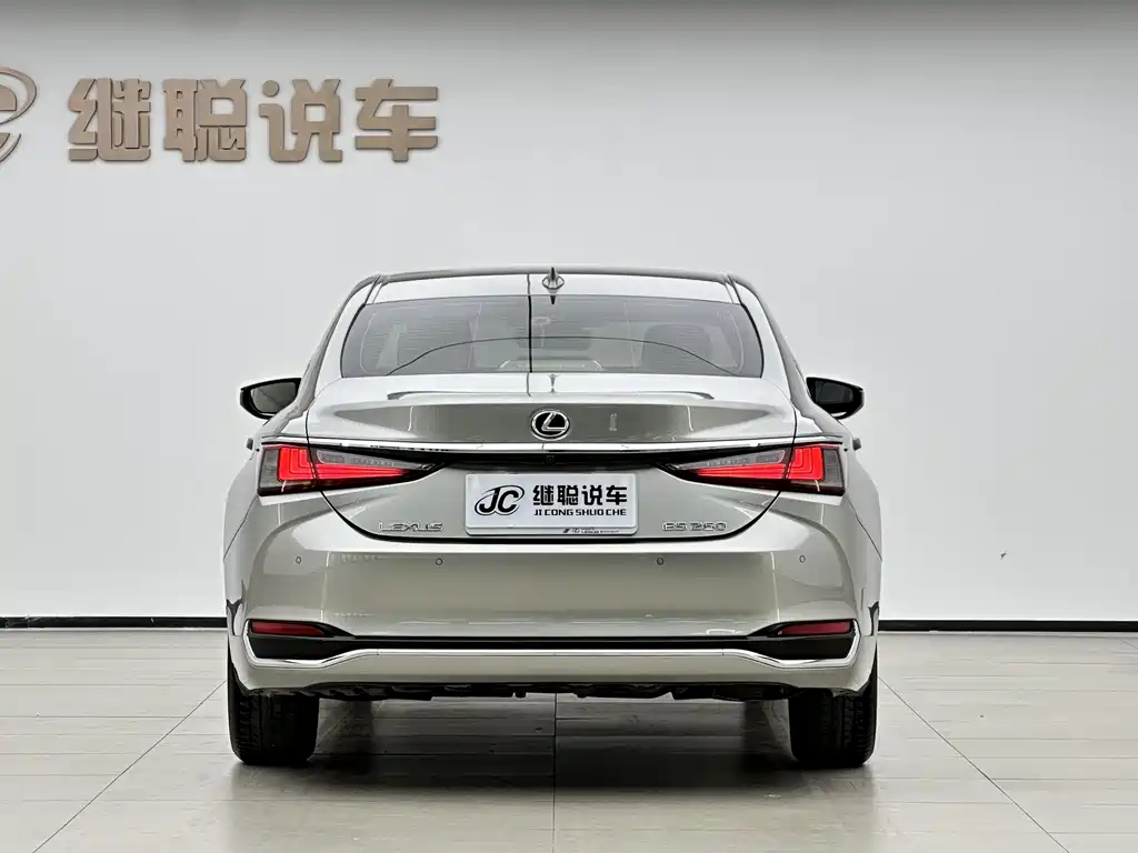 Lexus ES 2020 200