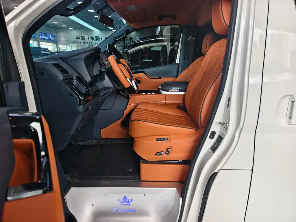 Toyota HiAce 2025 3.5L AT