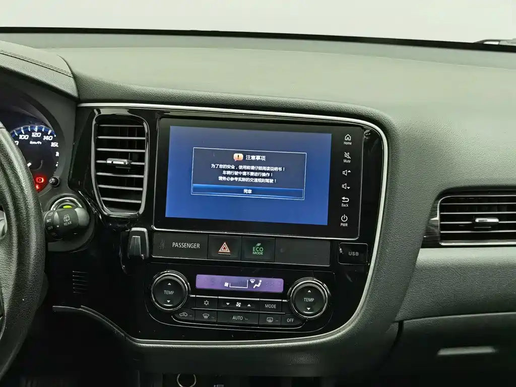 Mitsubishi Outlander — миниатюра 12
