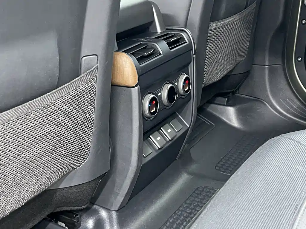 Land Rover Defender — миниатюра 20