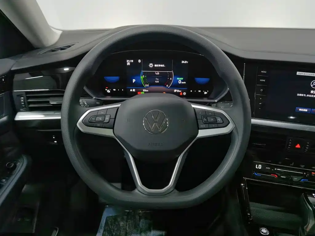 Volkswagen Passat PHEV — миниатюра 11
