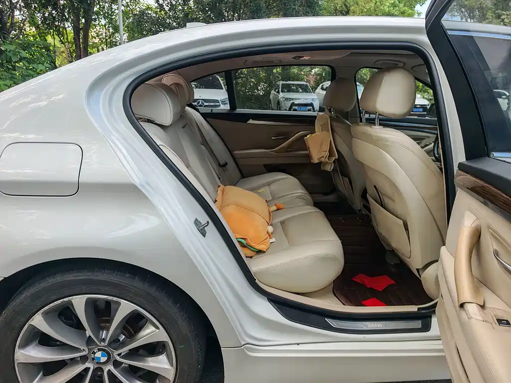 BMW 5 Series — миниатюра 3