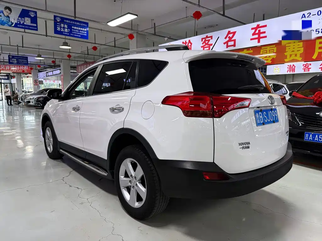 Toyota RAV4 — миниатюра 5