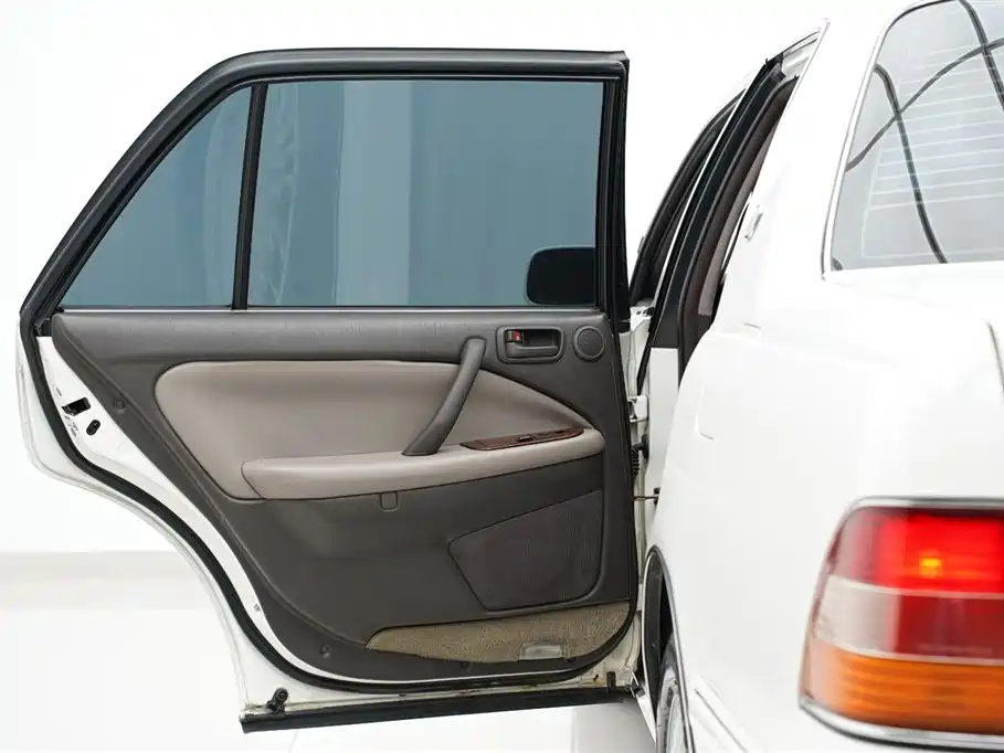 Toyota Crown (Import) — миниатюра 11