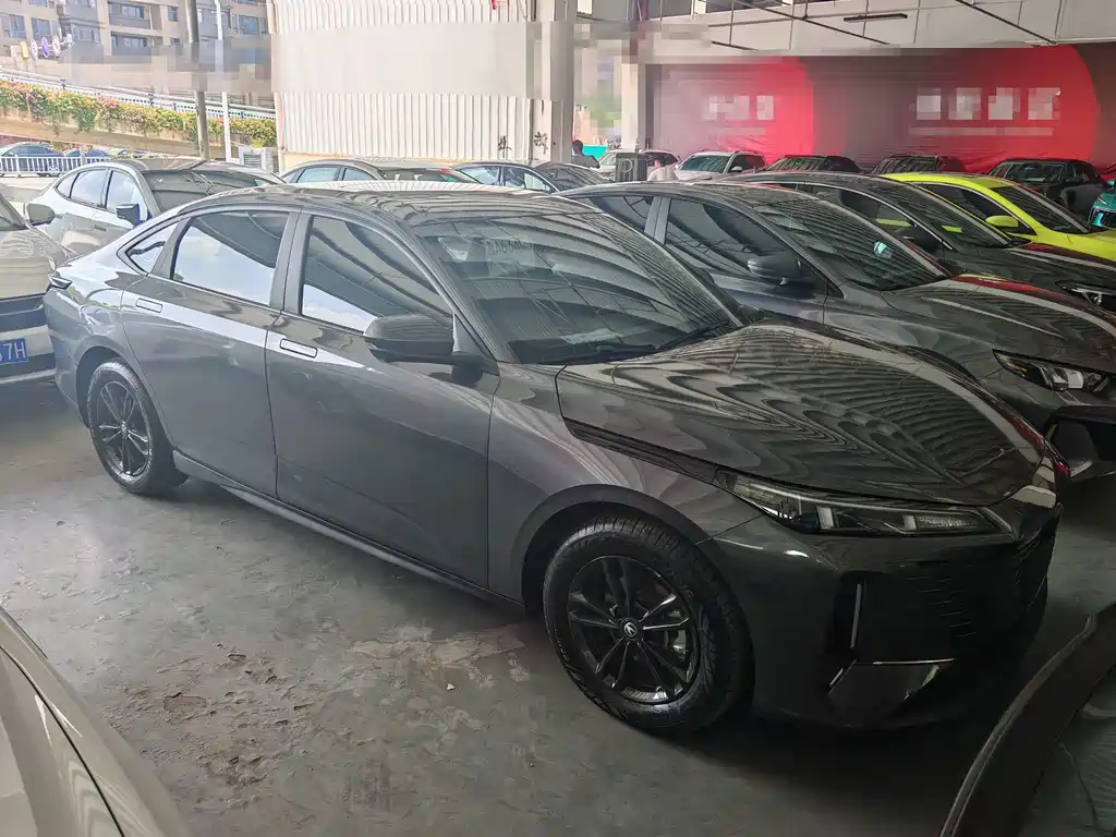 Changan Yida — миниатюра 2