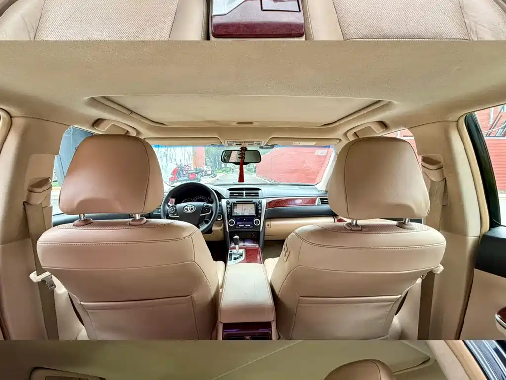 Toyota Camry — миниатюра 5